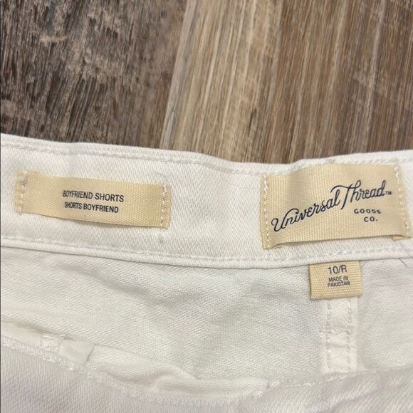 LIKE NEW A NEW DAY Women's White Denim Shorts SIZE 10 - Picture 2 of 3
